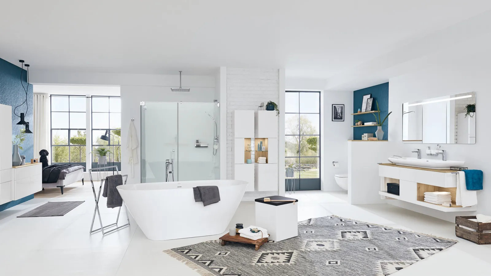 Modernes, helles Badezimmer